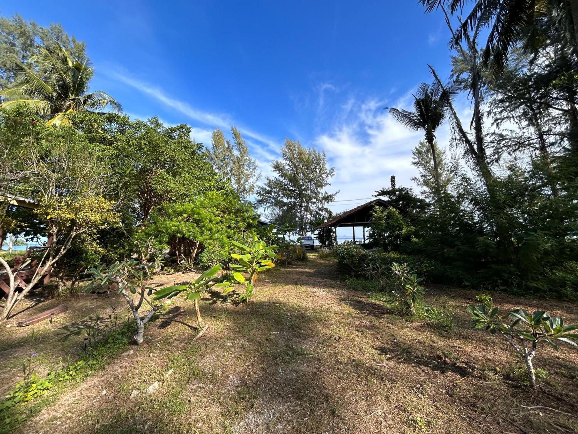 Neverland Beach Village Bungalows 란타섬 외부 사진