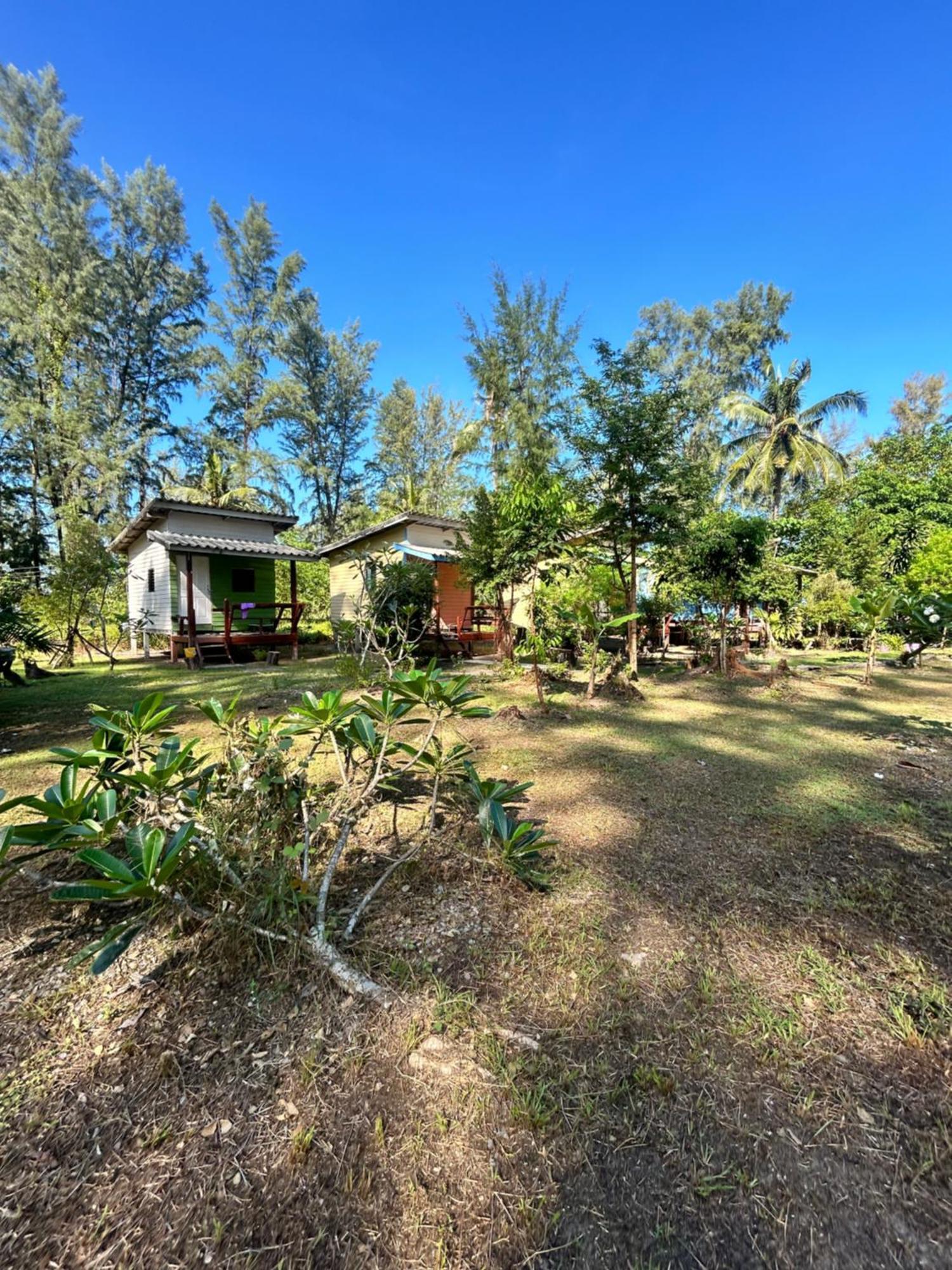 Neverland Beach Village Bungalows 란타섬 외부 사진
